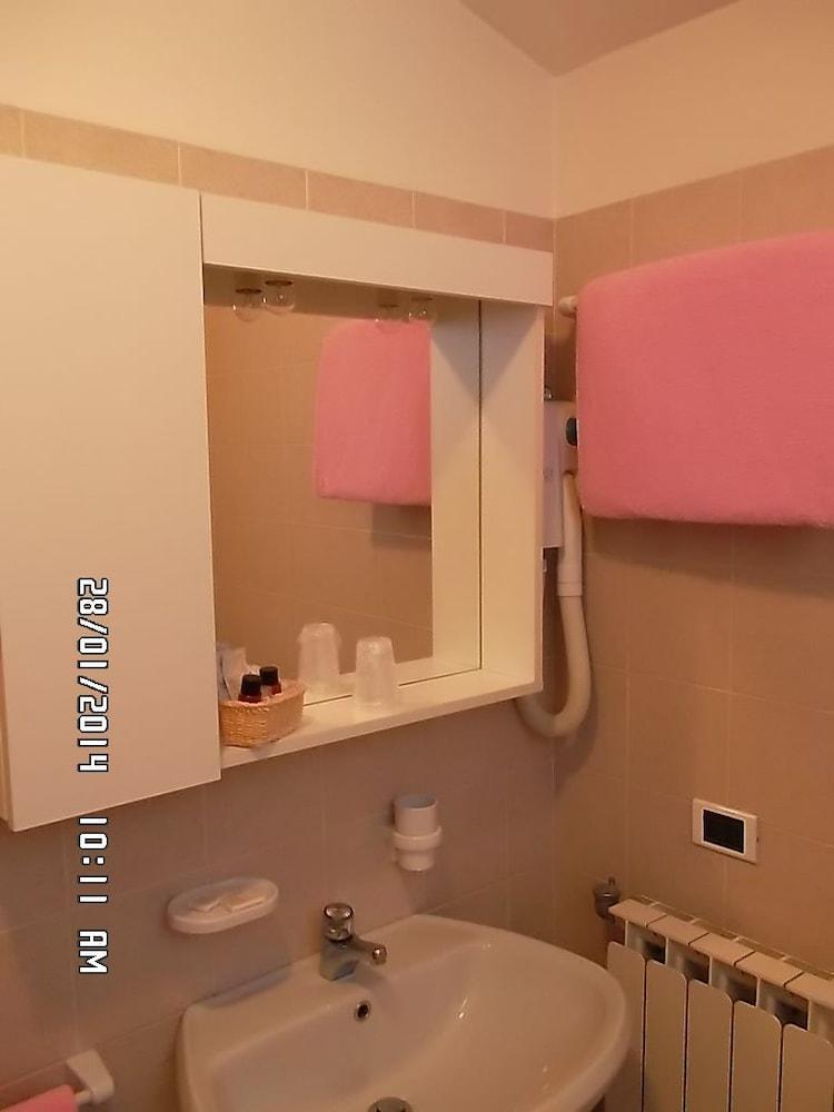 Hotel Residence La Rosa カスティオーネ・デッラ・プレゾラーナ エクステリア 写真